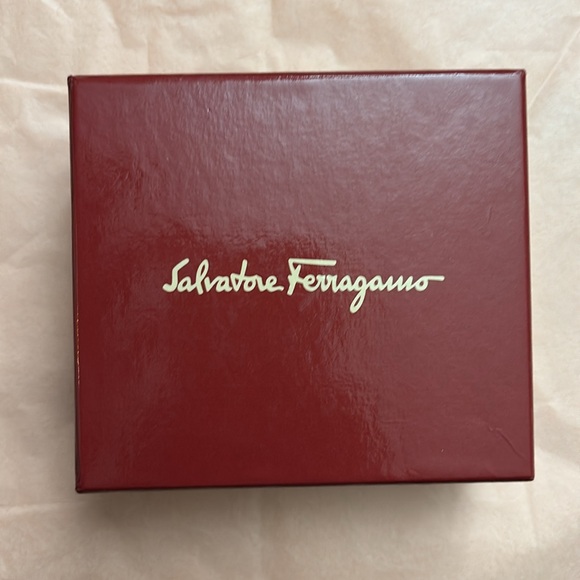 EUC-SALVATORE FERRAGAMO KEY/CARD/CASH HOLDER FULL INCLUSION - Picture 10 of 11